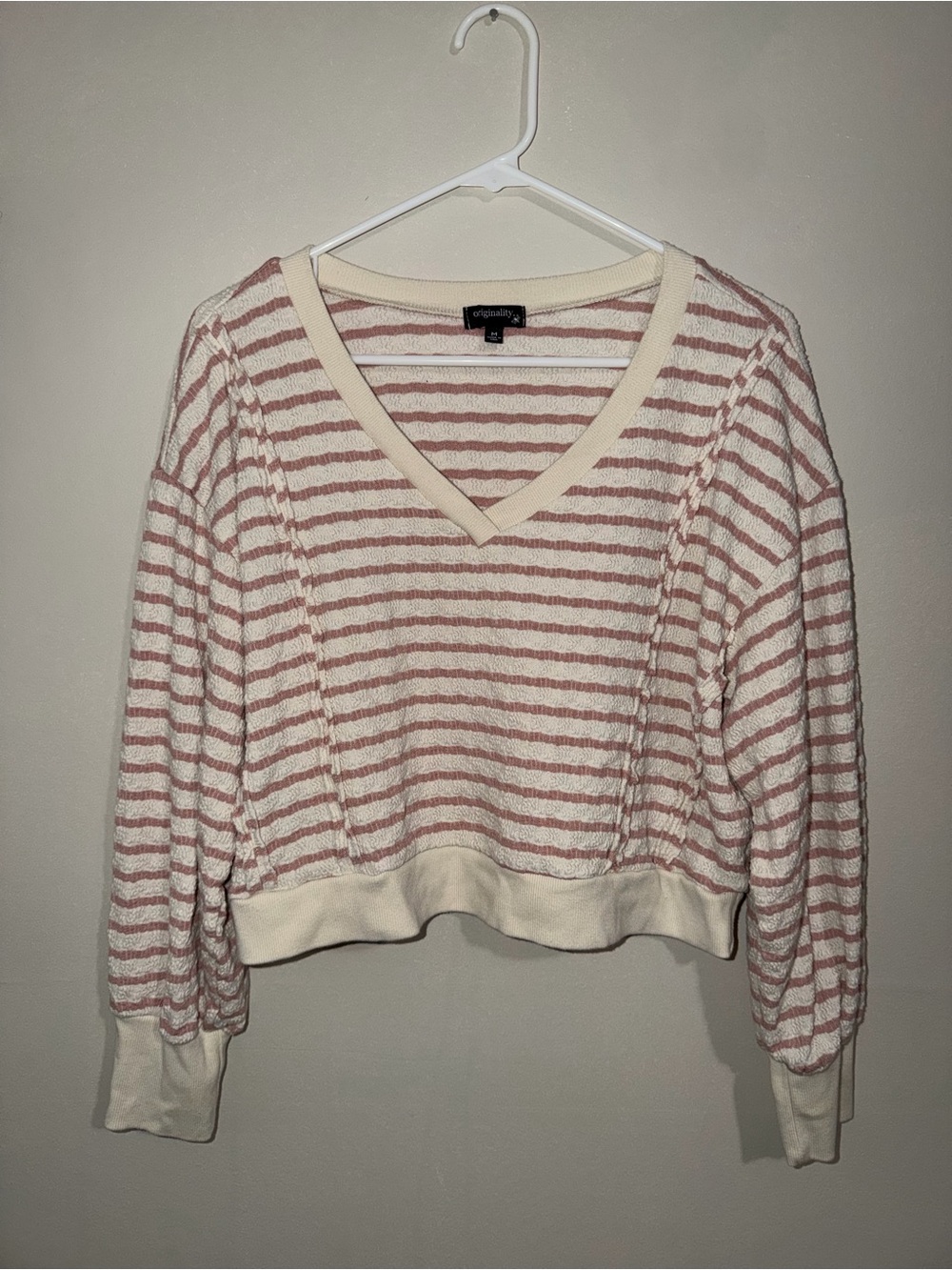Originality Women’s Medium Pink Cream Striped V-Neck Cropped Sweatshirt